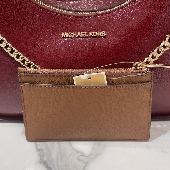 MICHAEL KORS
Jet Set Travel Medium Top Zip Leather Card Case Wallet 
Luggage
NWT - Picture 15 of 16
